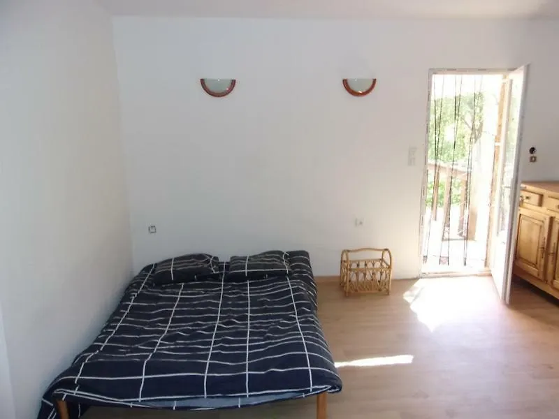 La Tour Daugusta Hotel Bagnols-en-Foret Guest house